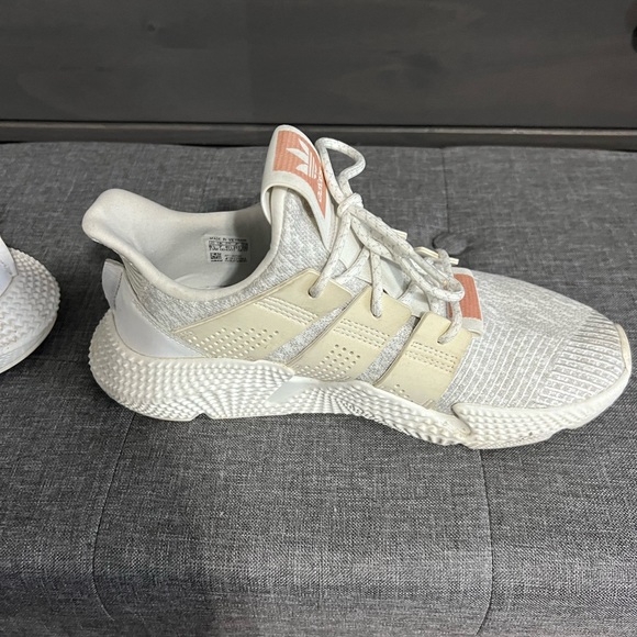 Adidas sneaker size 8.5 men - Picture 3 of 6